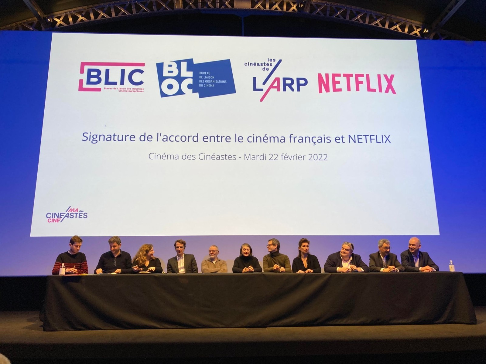 sca-netflix-et-le-cinema-francais-signent-un-premier-accord-historique_signature.jpeg